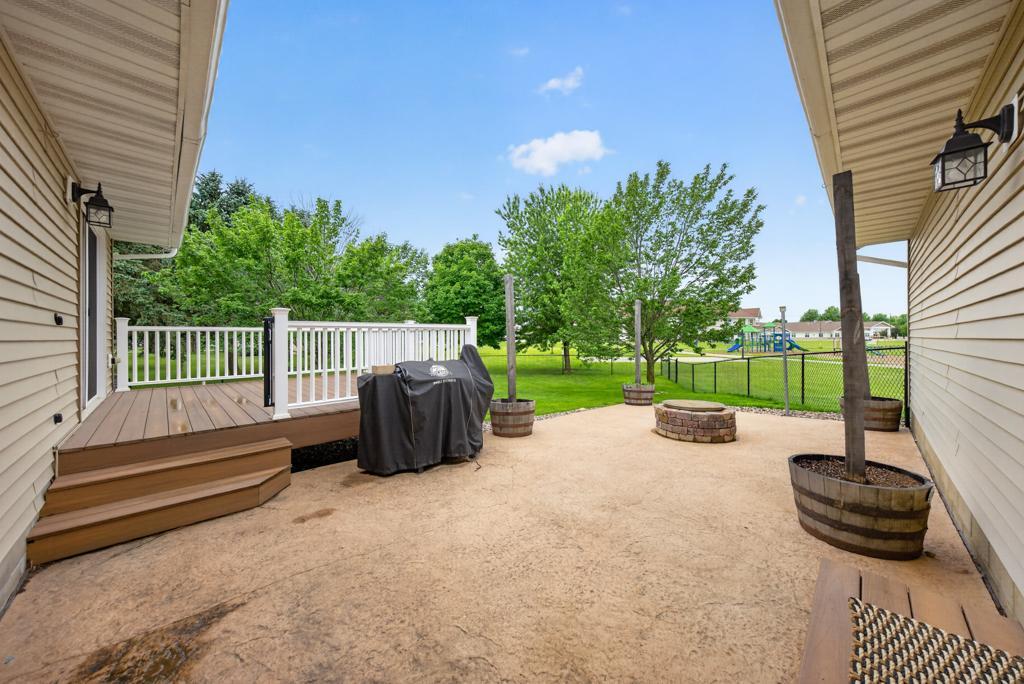 100 Capelle Street Property Photo 12