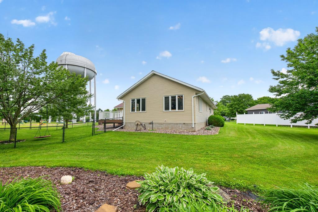100 Capelle Street Property Photo 15