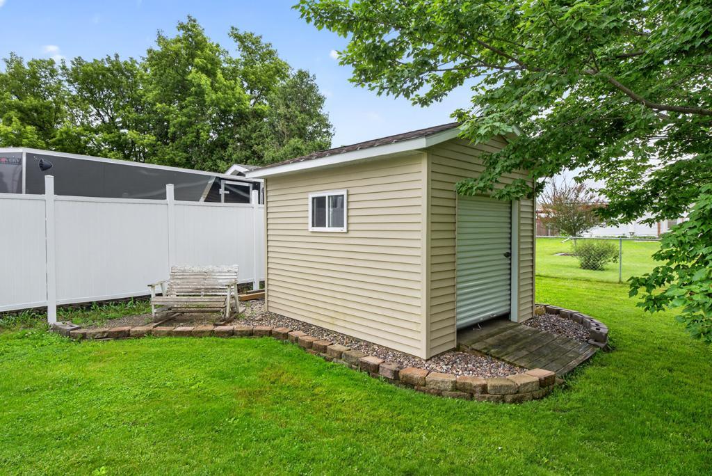 100 Capelle Street Property Photo 16