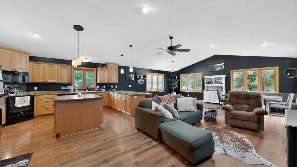 100 Capelle Street Property Photo 19
