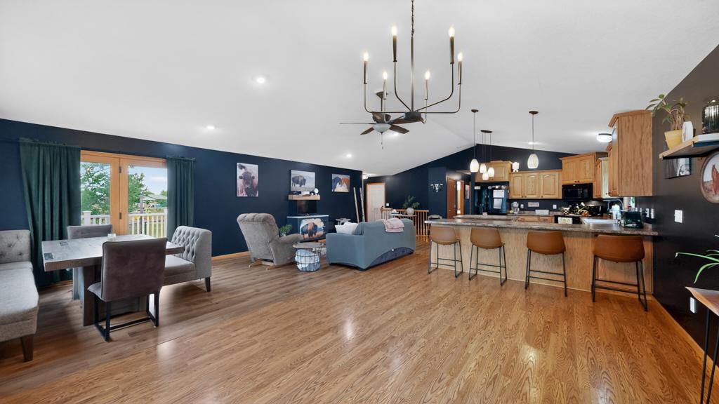 100 Capelle Street Property Photo 25