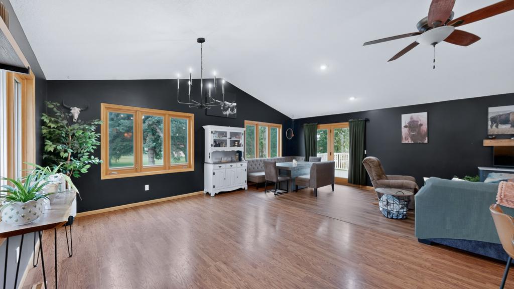 100 Capelle Street Property Photo 26