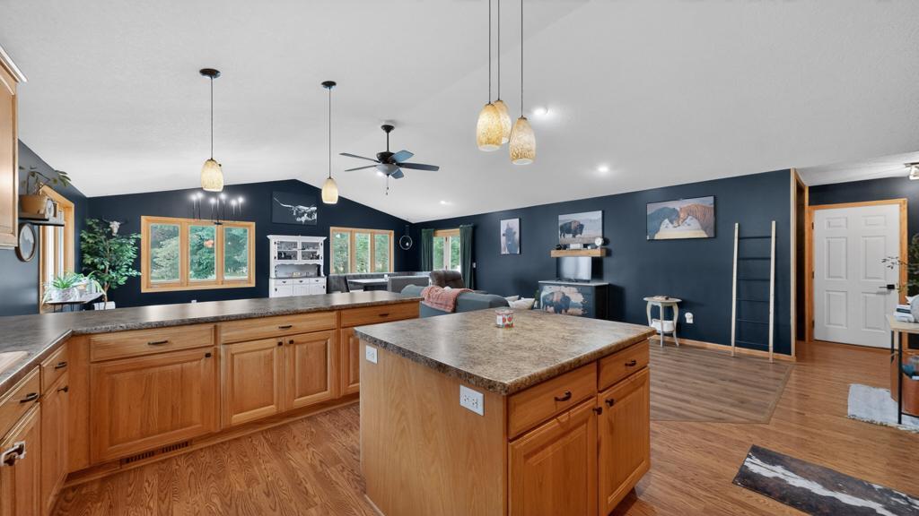 100 Capelle Street Property Photo 31