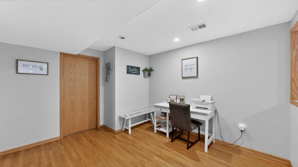 100 Capelle Street Property Photo 42