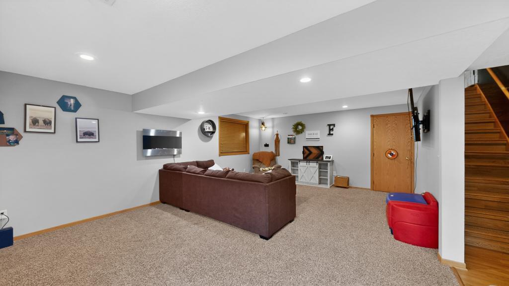 100 Capelle Street Property Photo 47