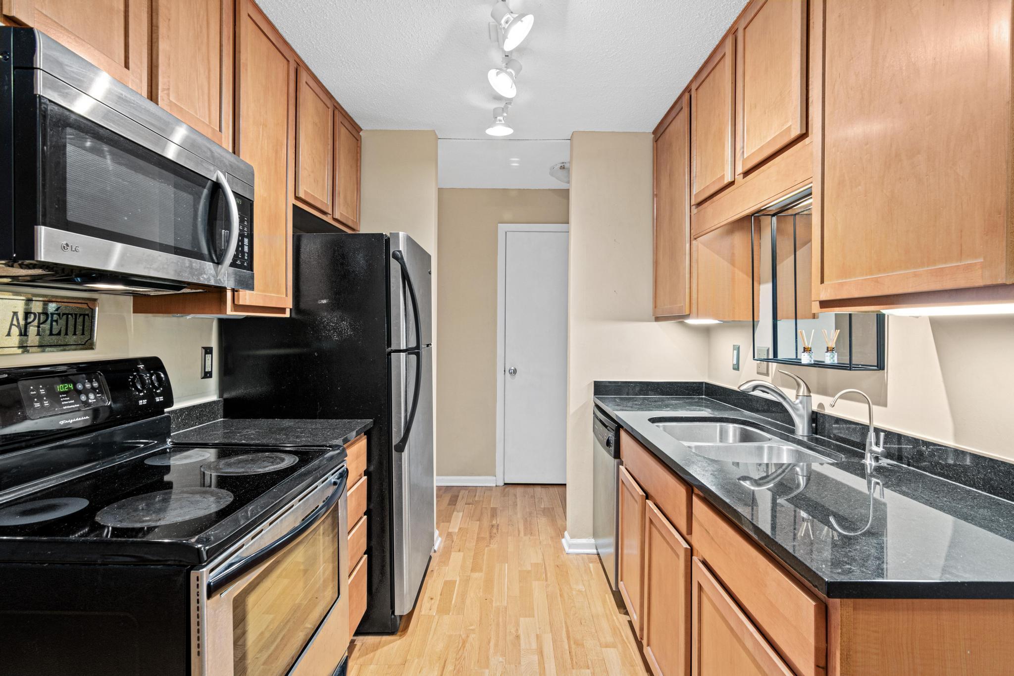 520 Ridgewood Avenue 3 Property Photo 6