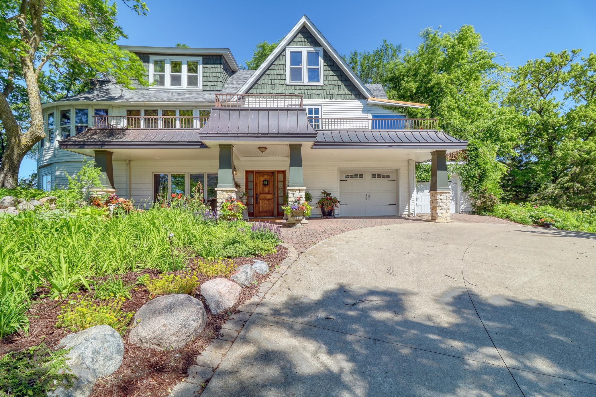 1812 E Shore Drive Property Photo 1