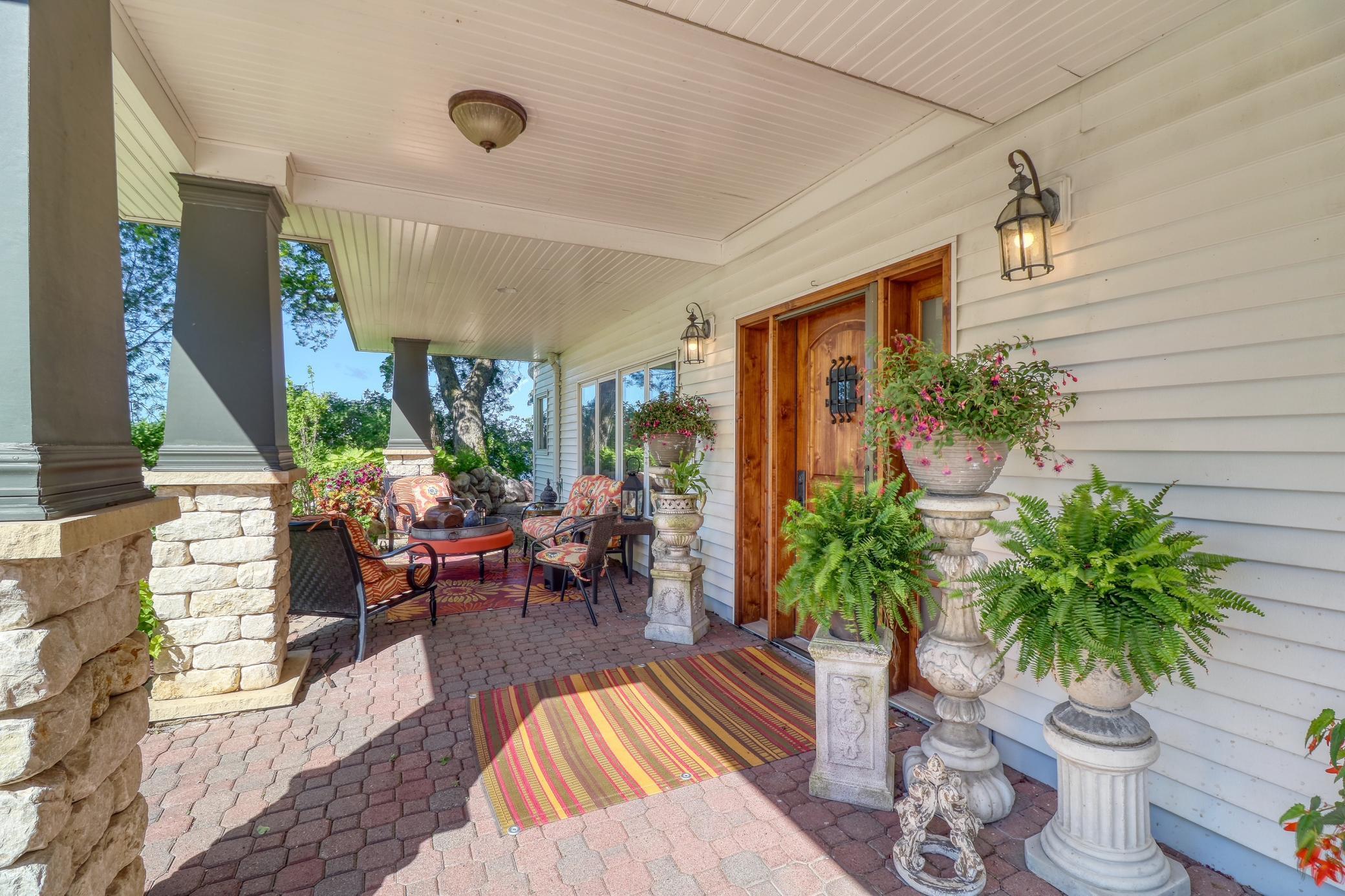 1812 E Shore Drive Property Photo 2