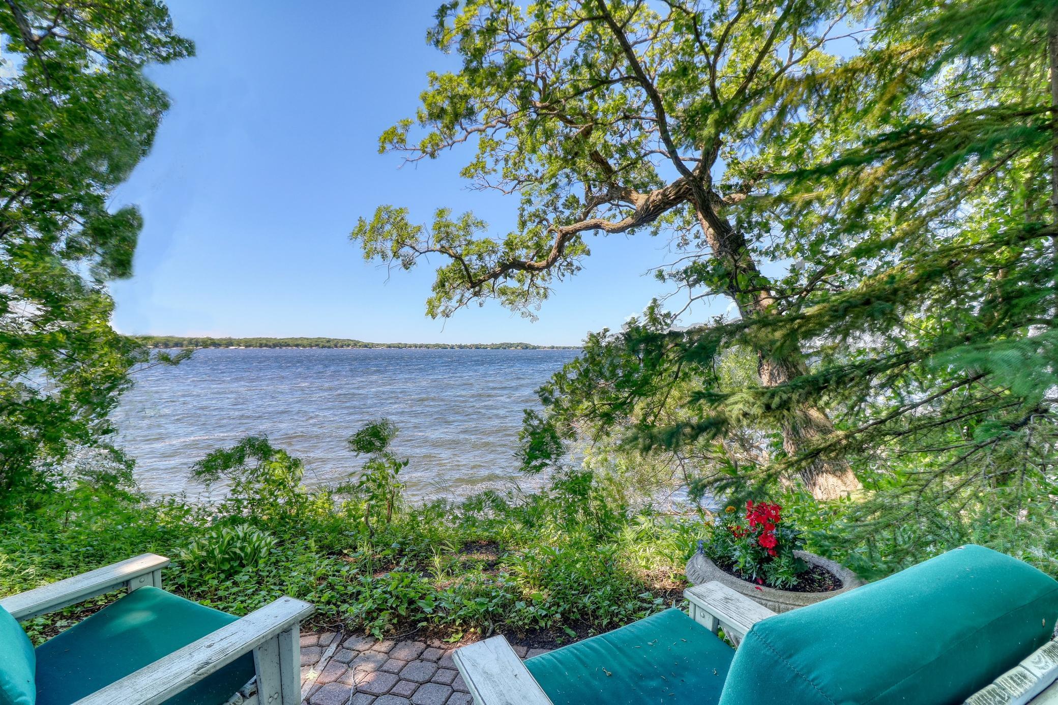 1812 E Shore Drive Property Photo 4