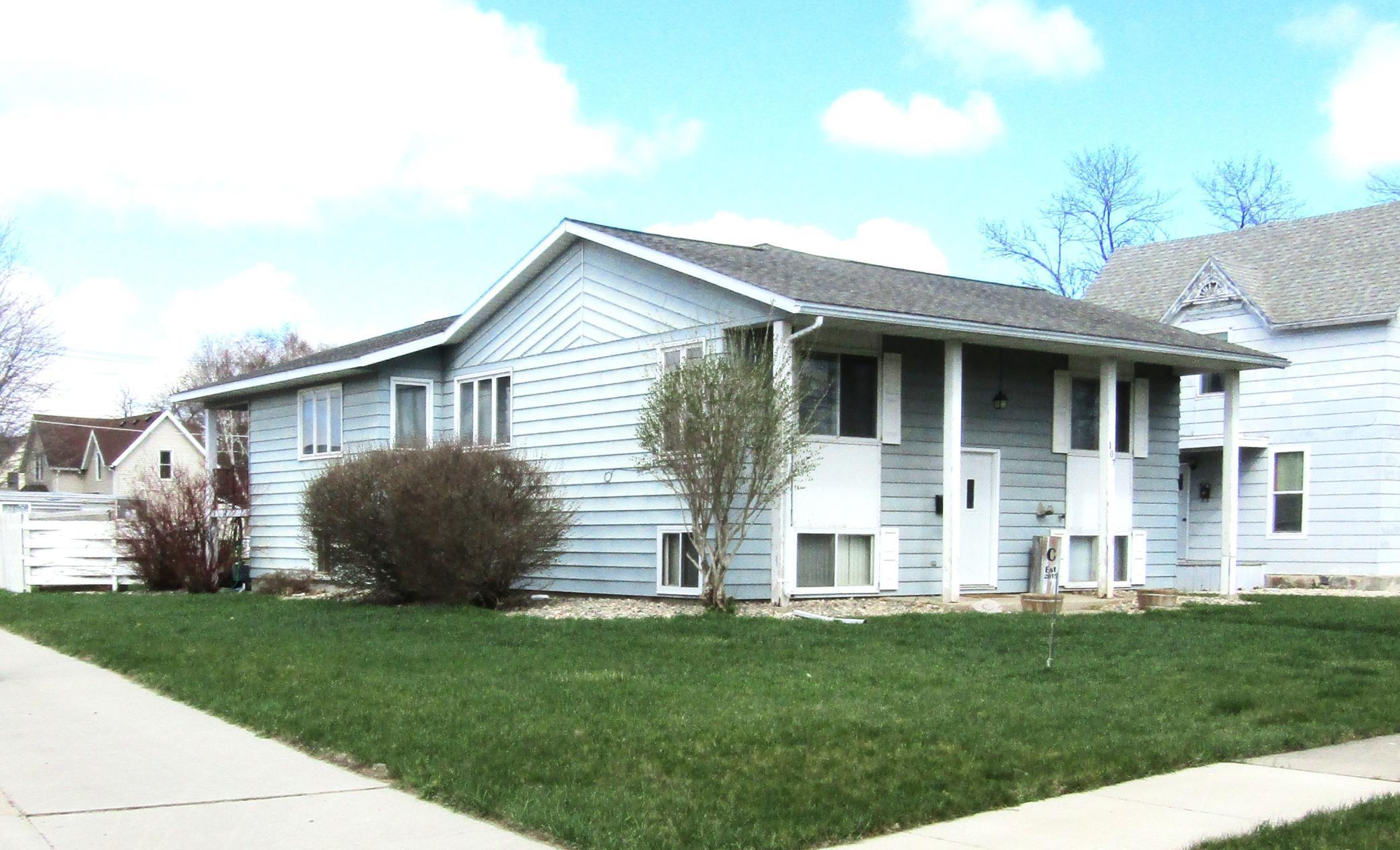 107 3rd Ave Property Photo 1