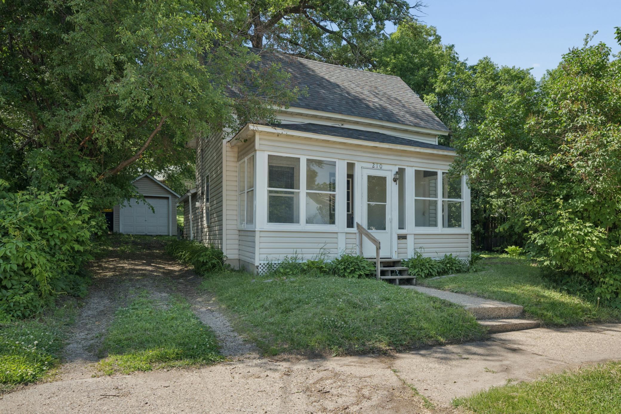 210 Willow Street Property Photo 4