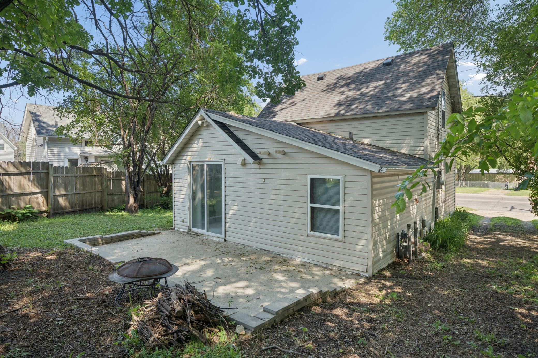 210 Willow Street Property Photo 6