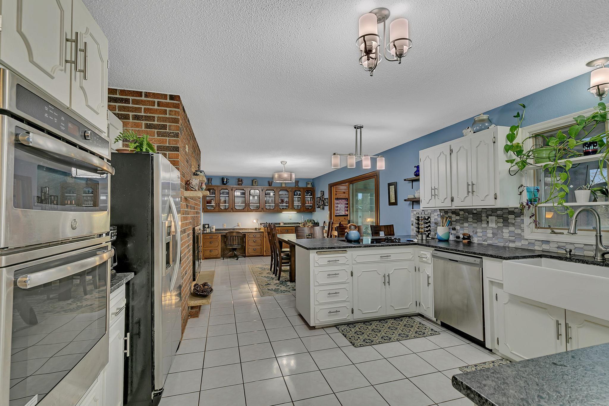 2426 Cooper Avenue S Property Photo 7