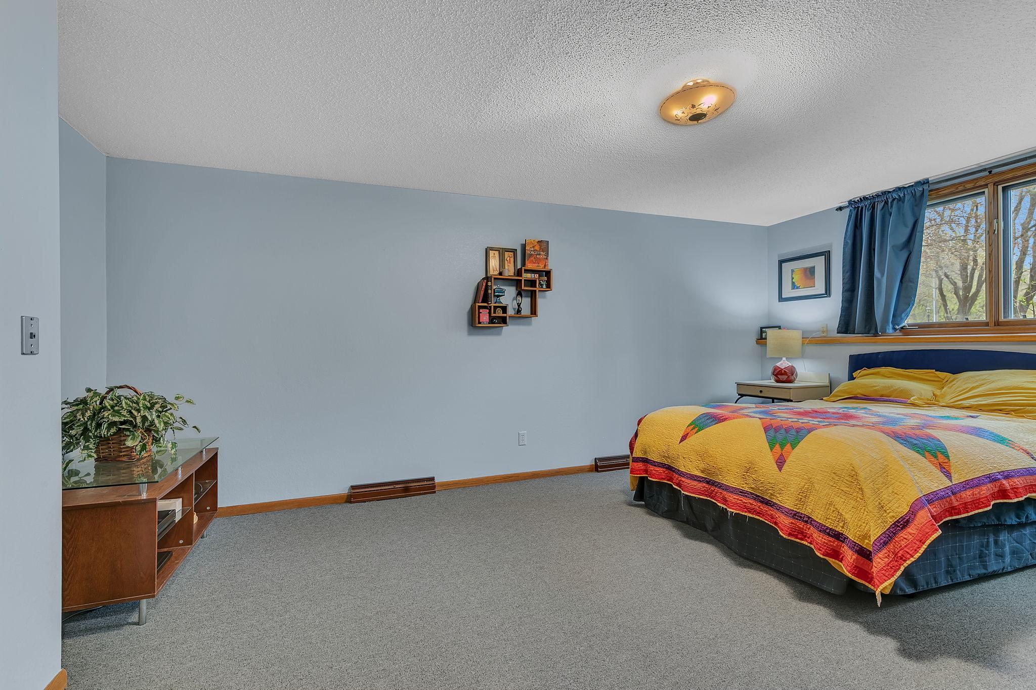 2426 Cooper Avenue S Property Photo 32