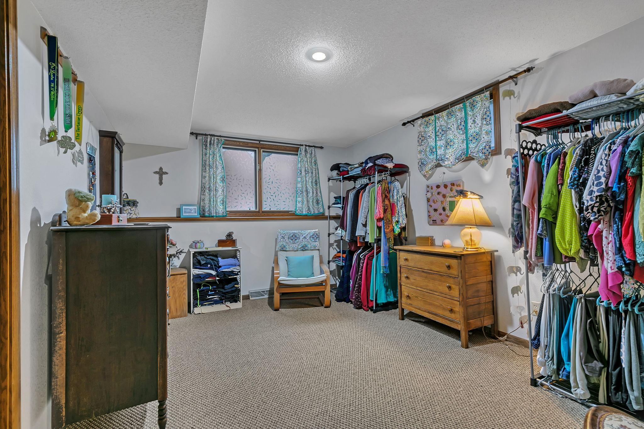 2426 Cooper Avenue S Property Photo 33
