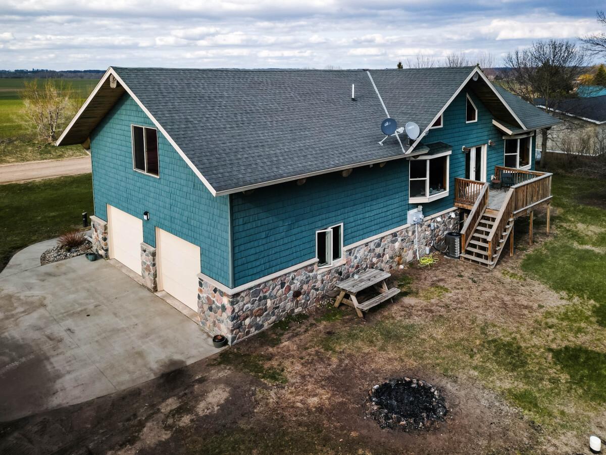 48484 Flicker Lane Property Photo 4