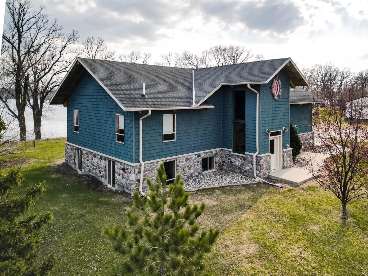 48484 Flicker Lane Property Photo 5