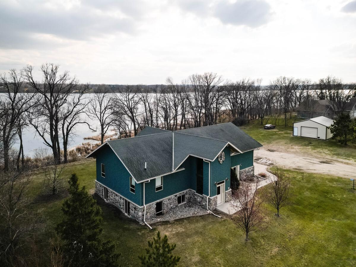 48484 Flicker Lane Property Photo 7
