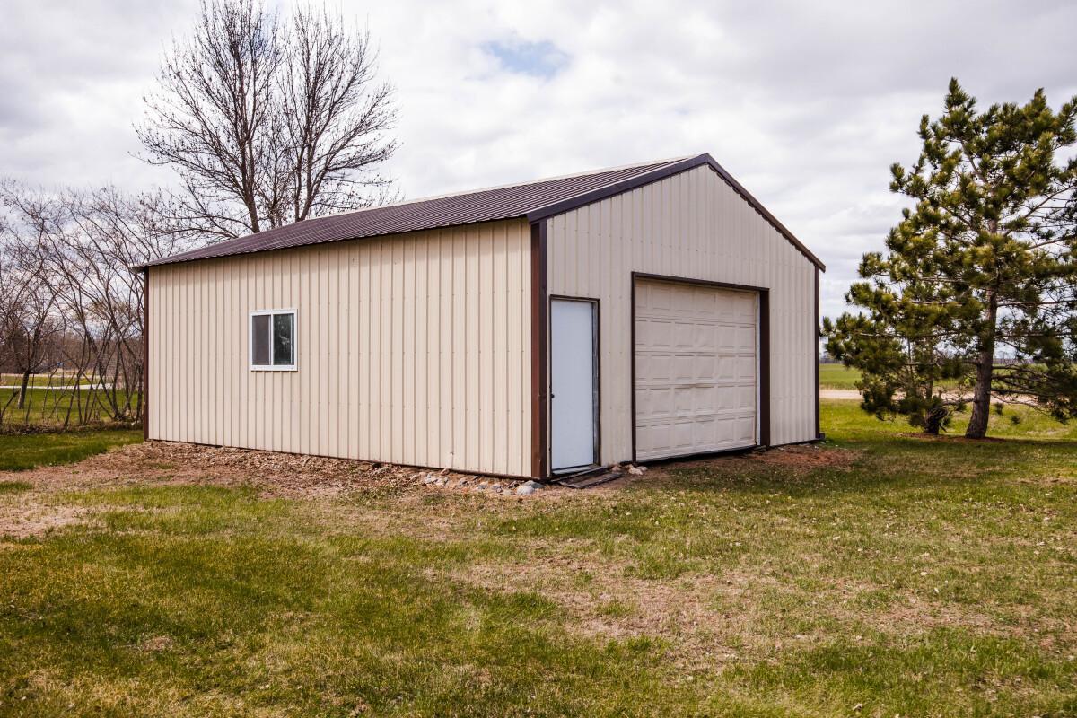48484 Flicker Lane Property Photo 14