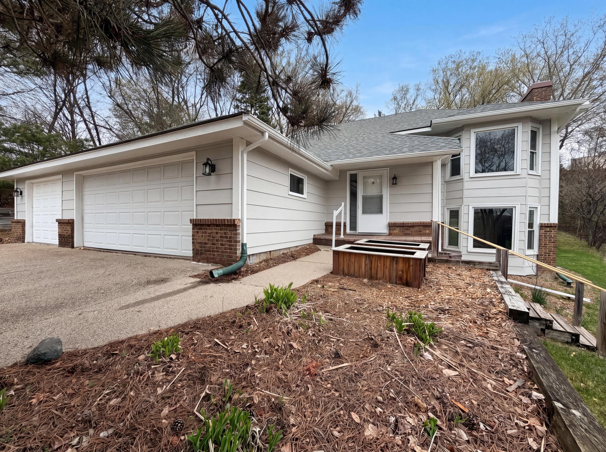 6475 Grandview Drive Property Photo 1