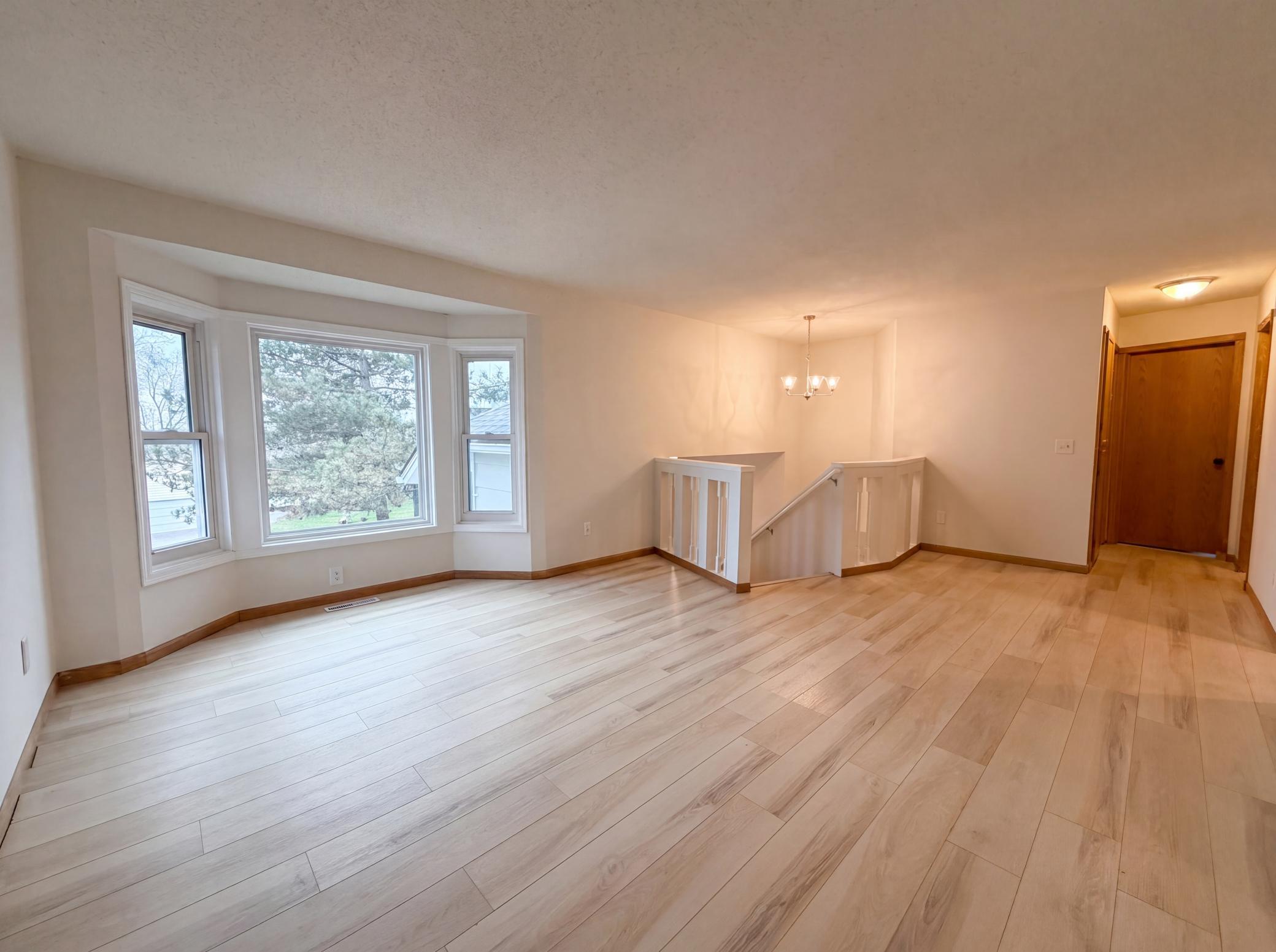 6475 Grandview Drive Property Photo 3