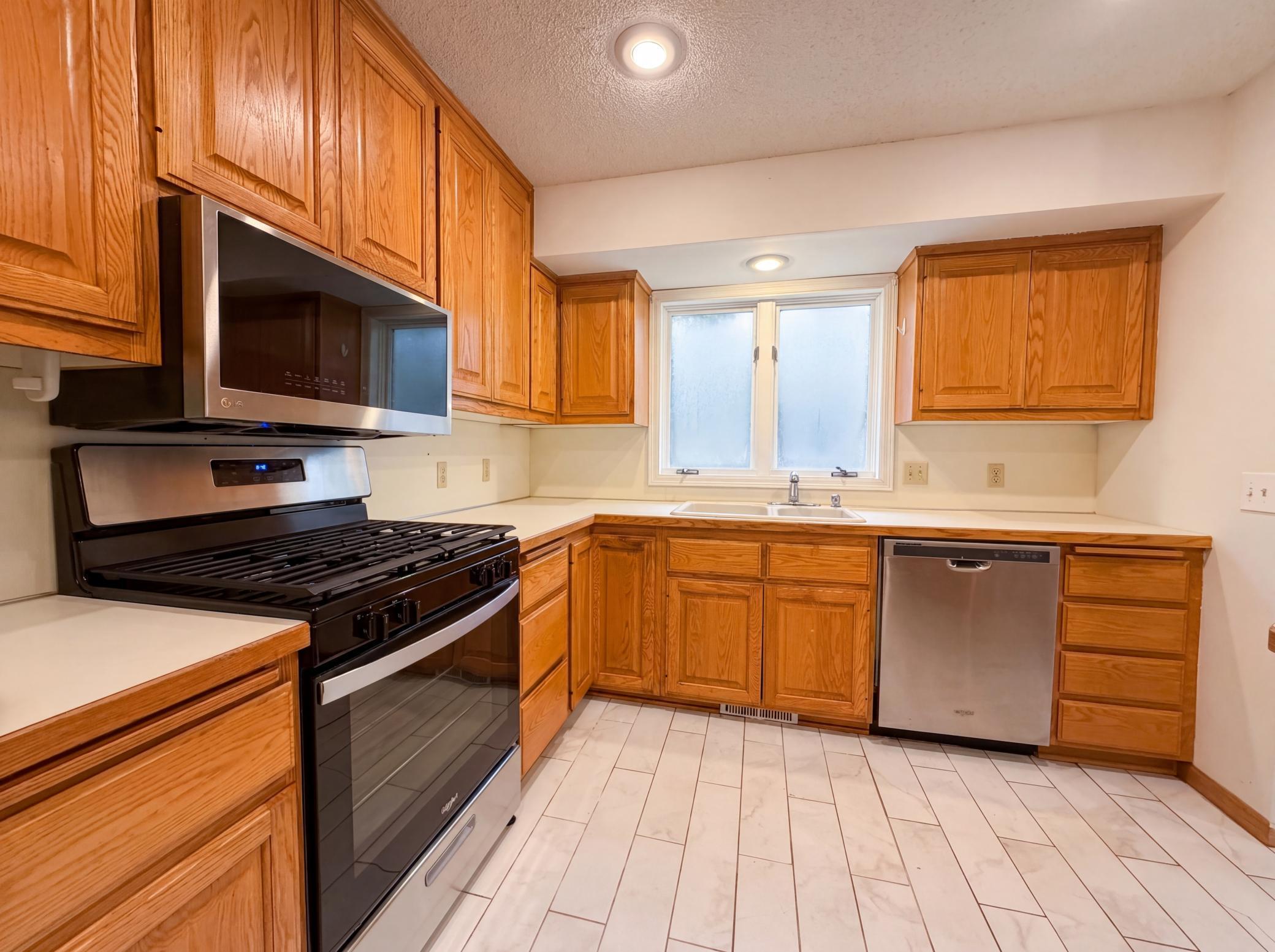 6475 Grandview Drive Property Photo 7