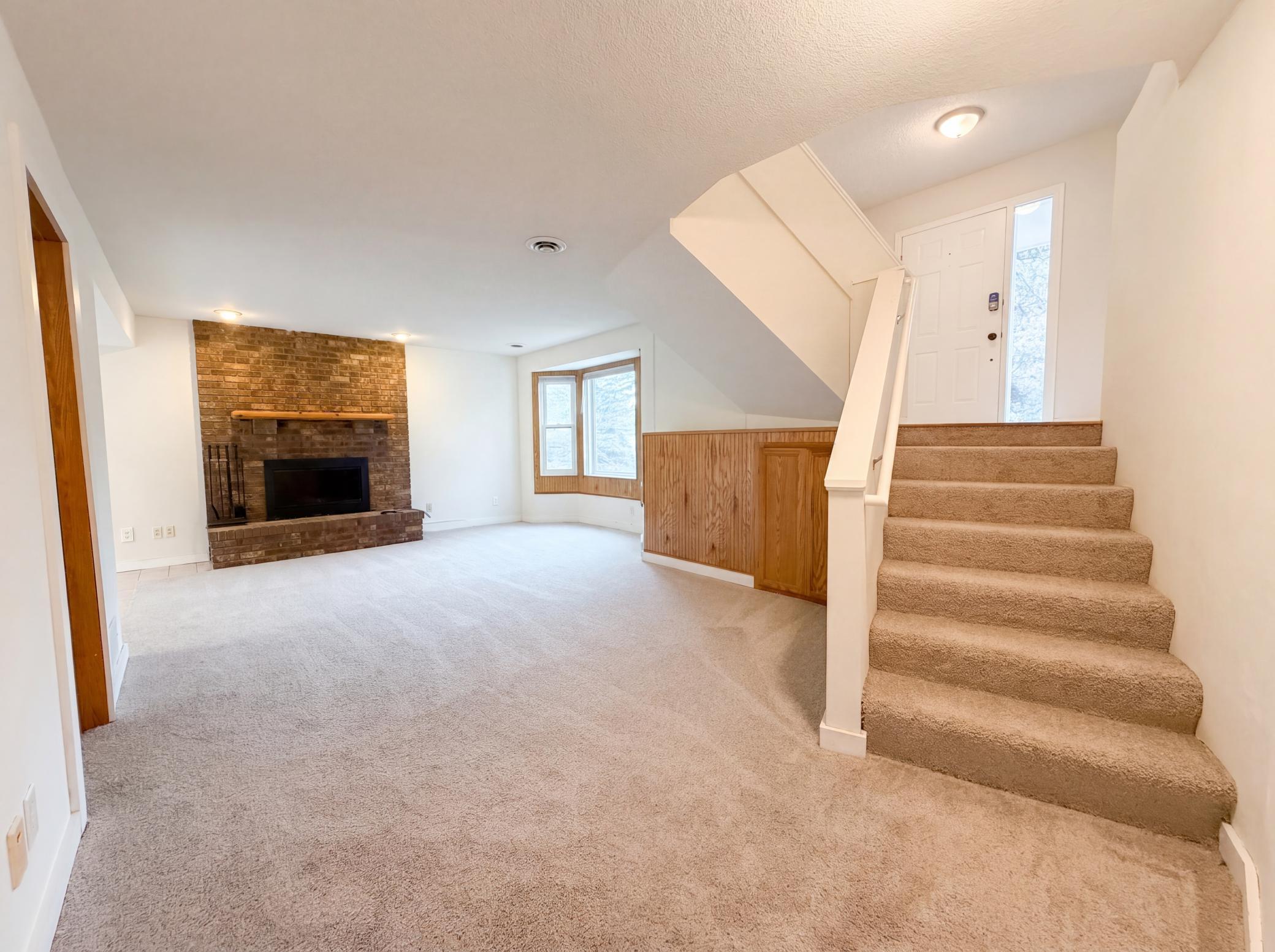 6475 Grandview Drive Property Photo 9
