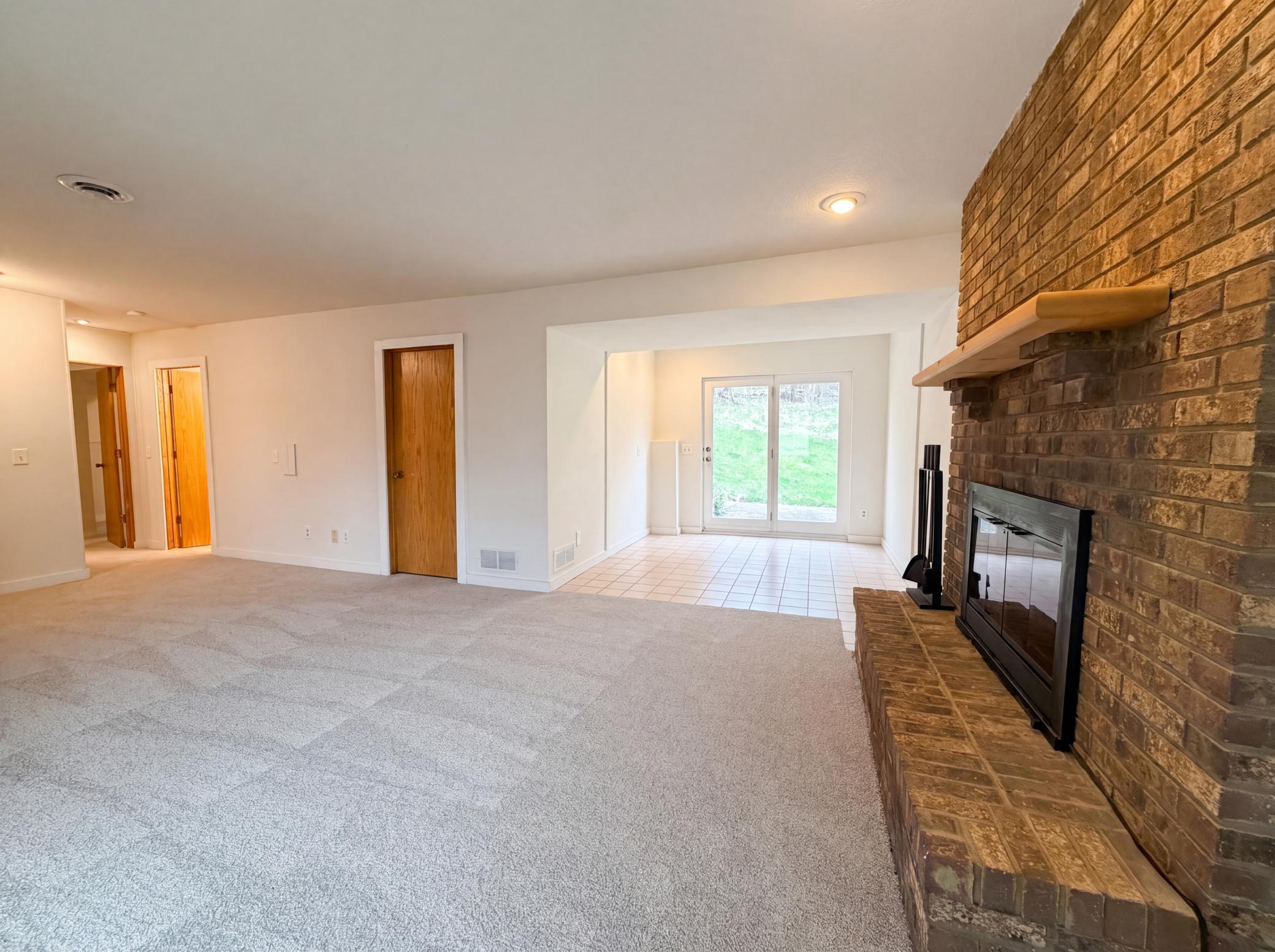 6475 Grandview Drive Property Photo 10