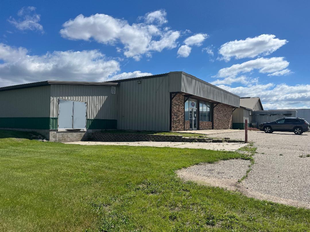 801 E Highway 212 Property Photo 1
