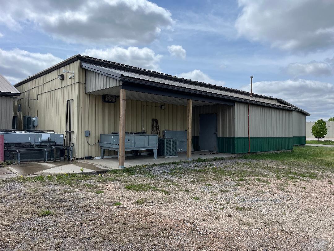 801 E Highway 212 Property Photo 10