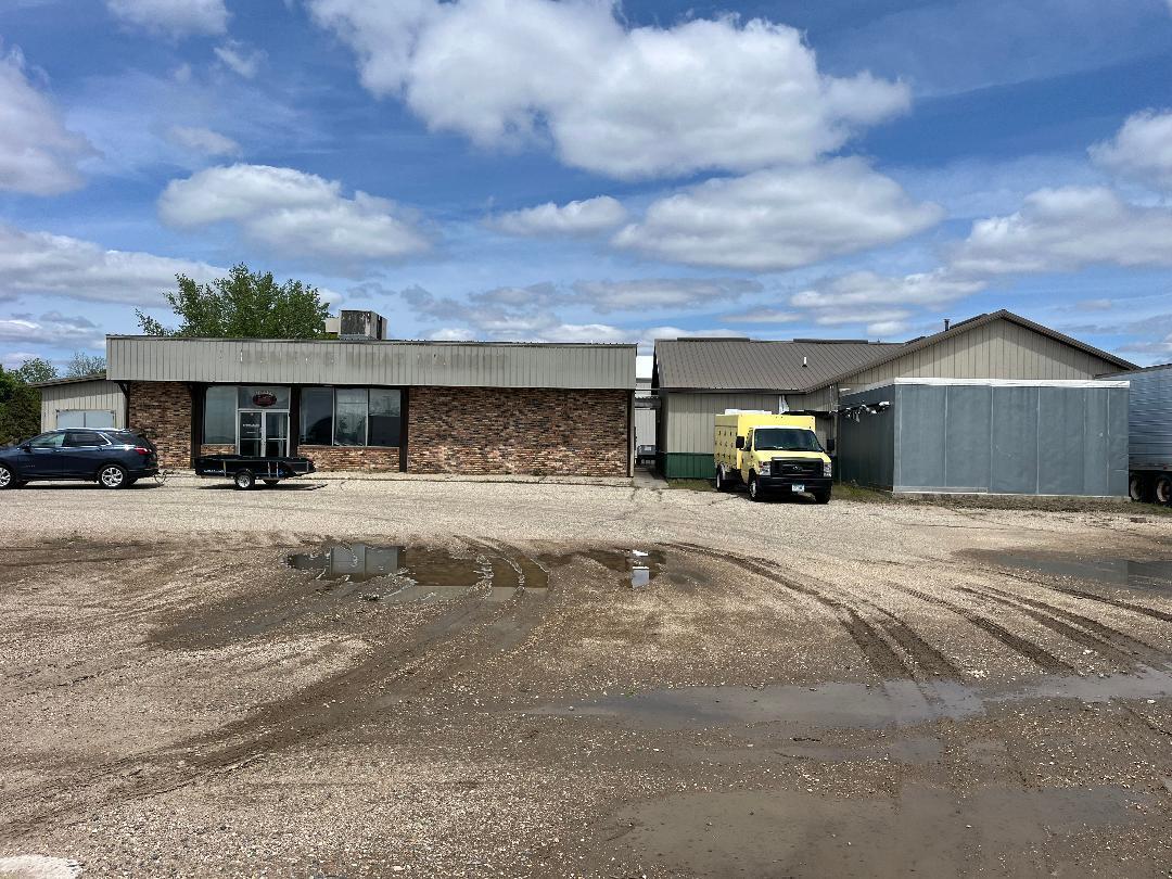 801 E Highway 212 Property Photo 11
