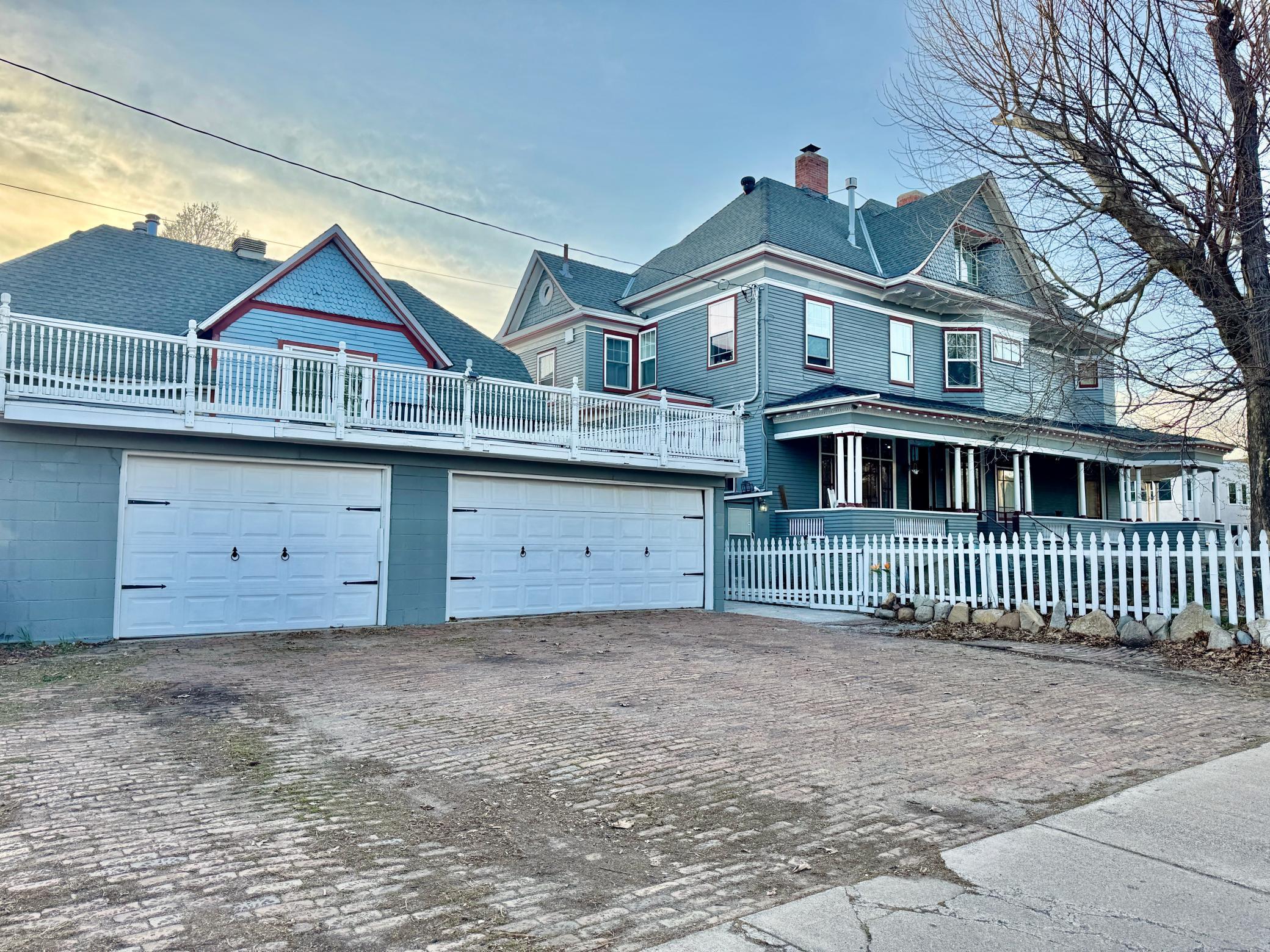 1464 Minnehaha Ave W Property Photo
