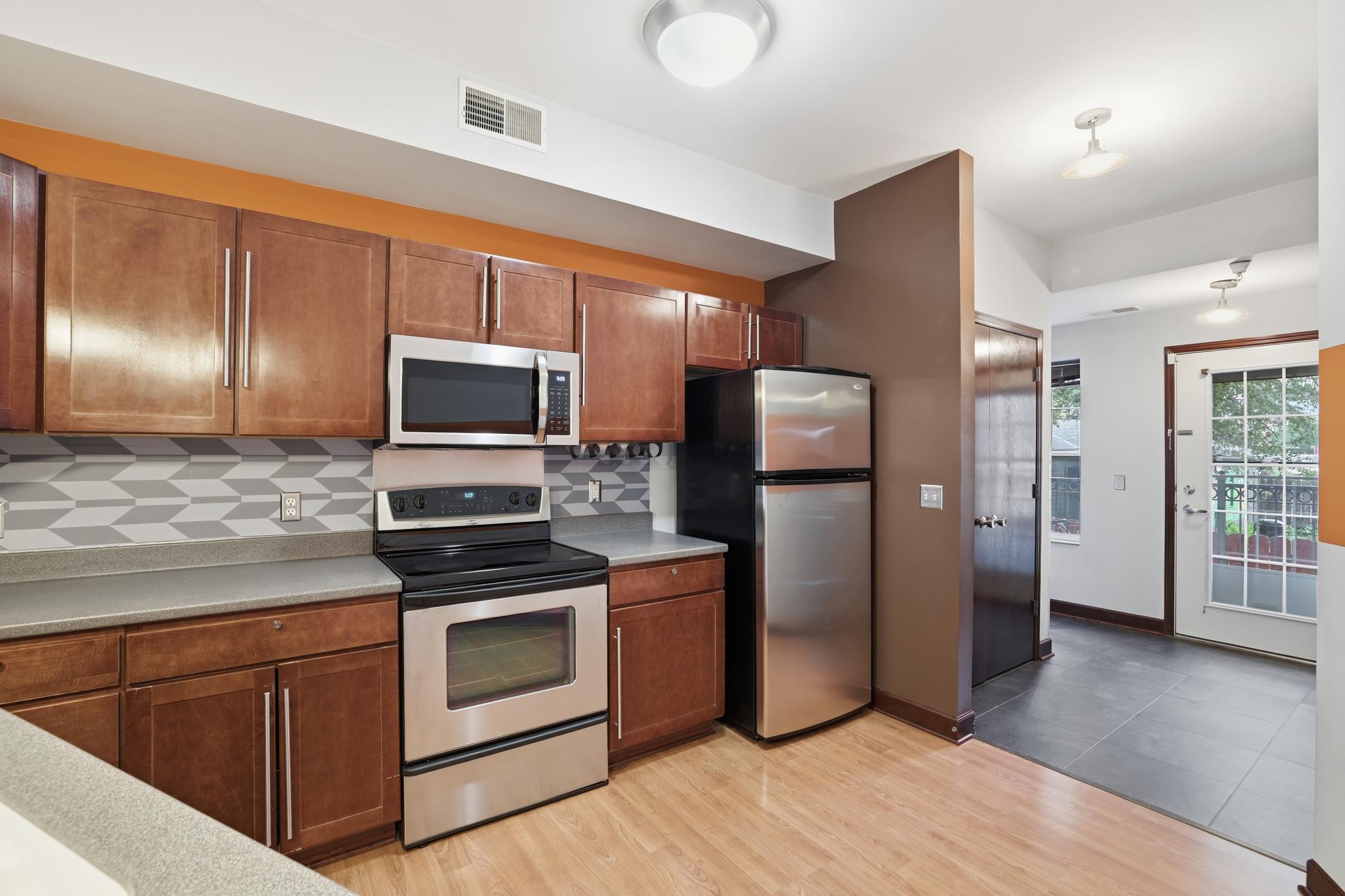 312 E 18th Street Property Photo 8