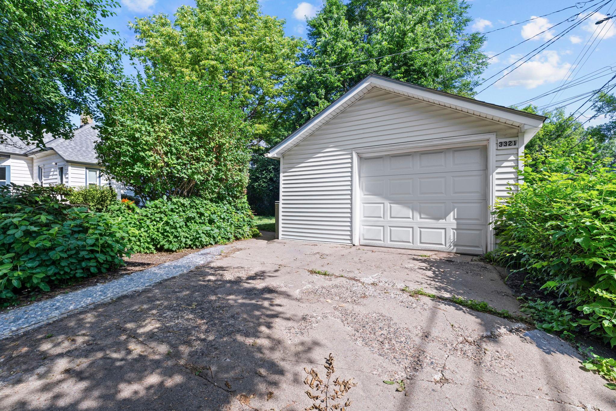 3321 Longfellow Avenue Property Photo 9