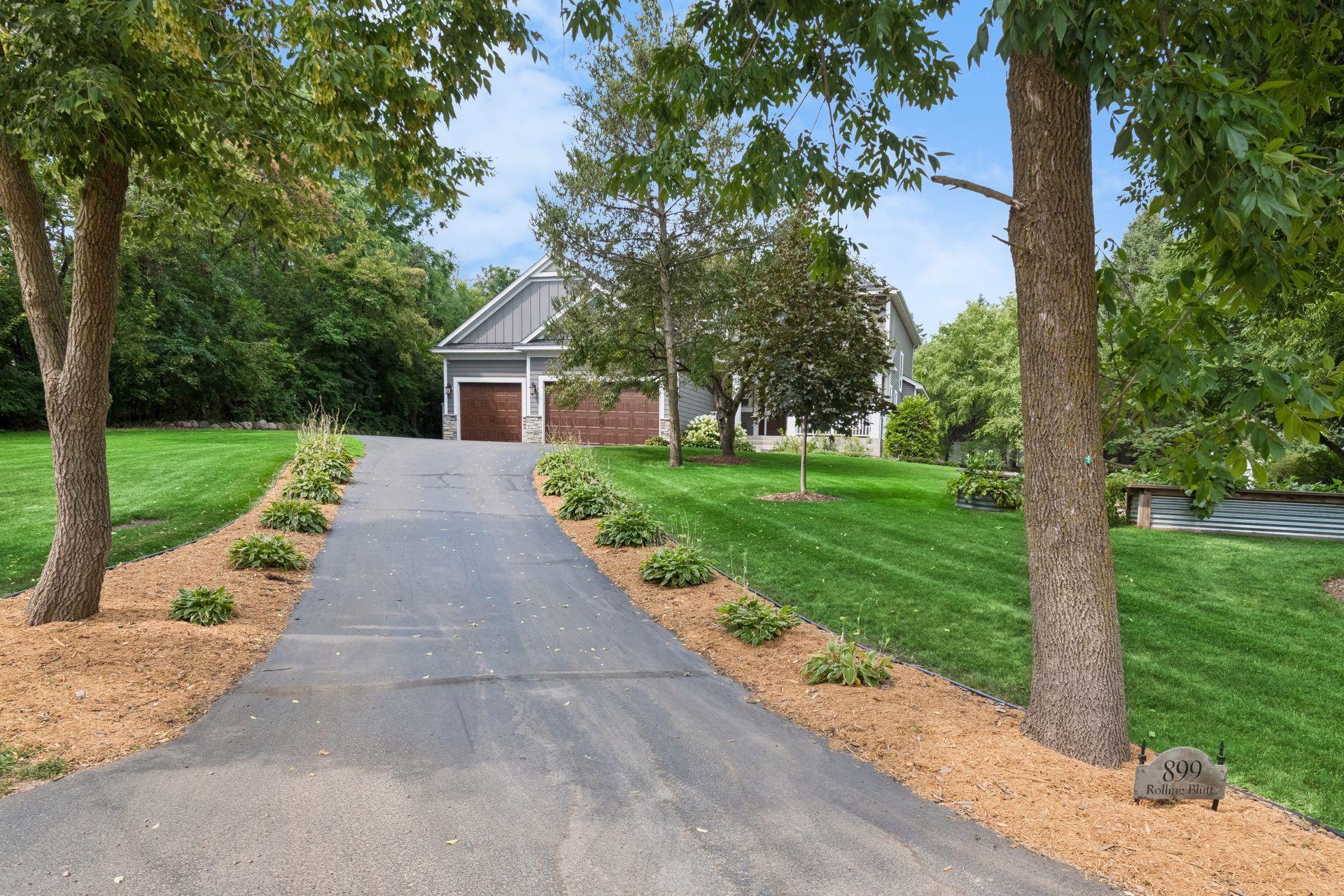 899 Rolling Bluff Property Photo 2