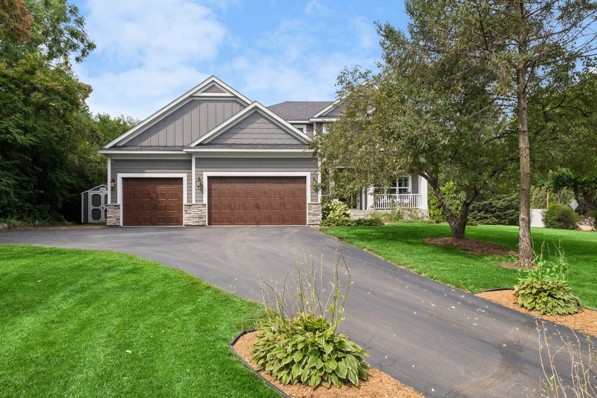899 Rolling Bluff Property Photo 3