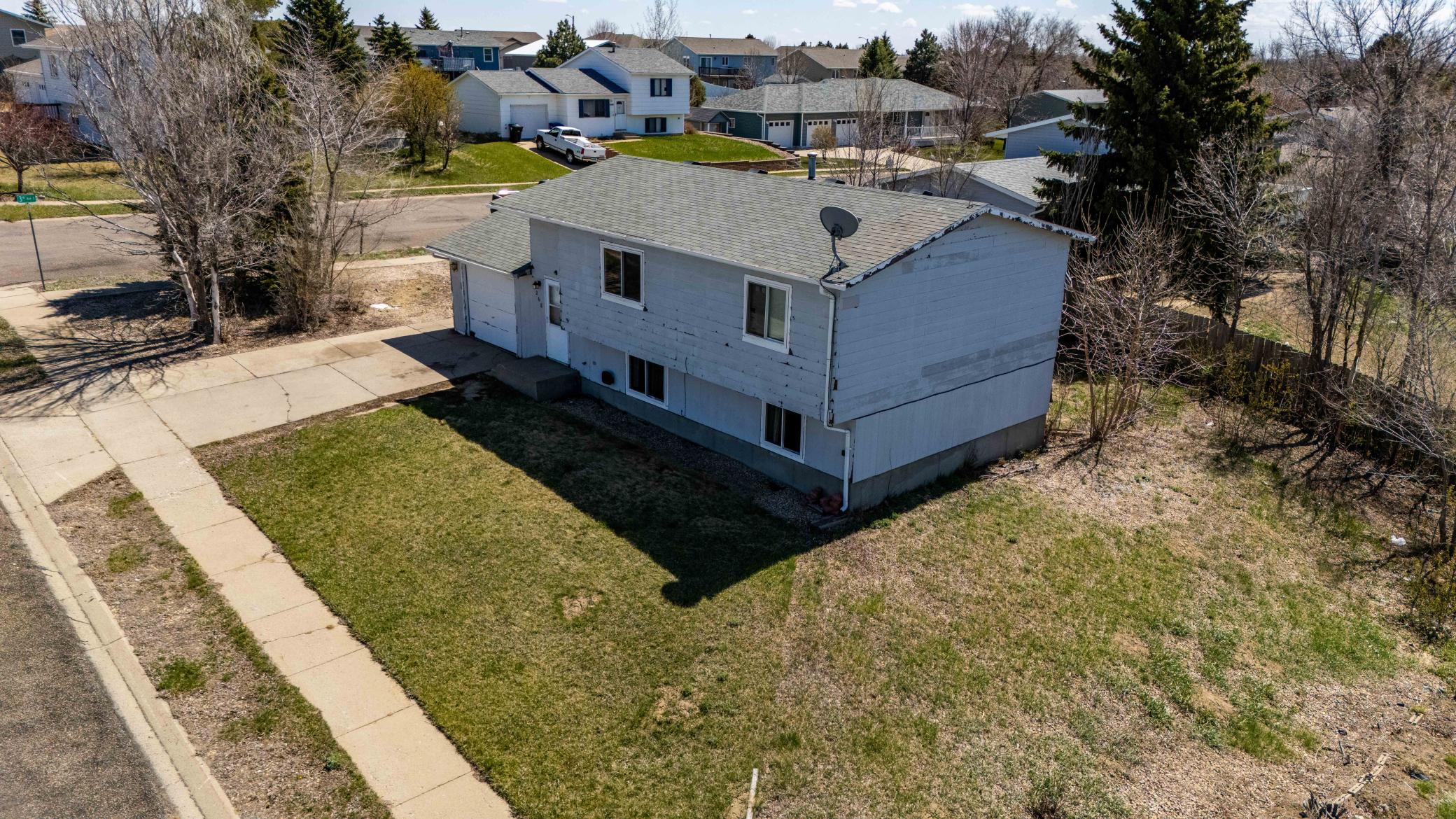 11 6th Avenue W Property Photo 22