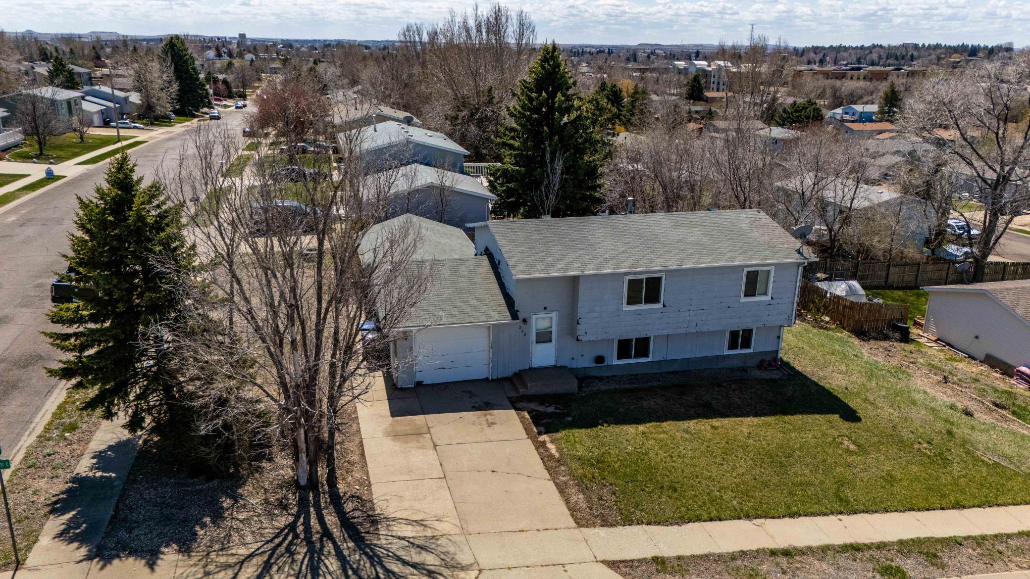 11 6th Avenue W Property Photo 23