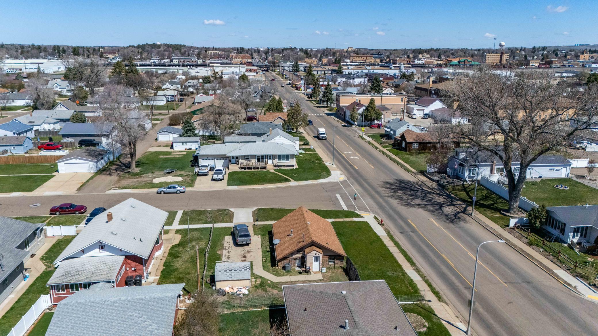 11 6th Avenue W Property Photo 27