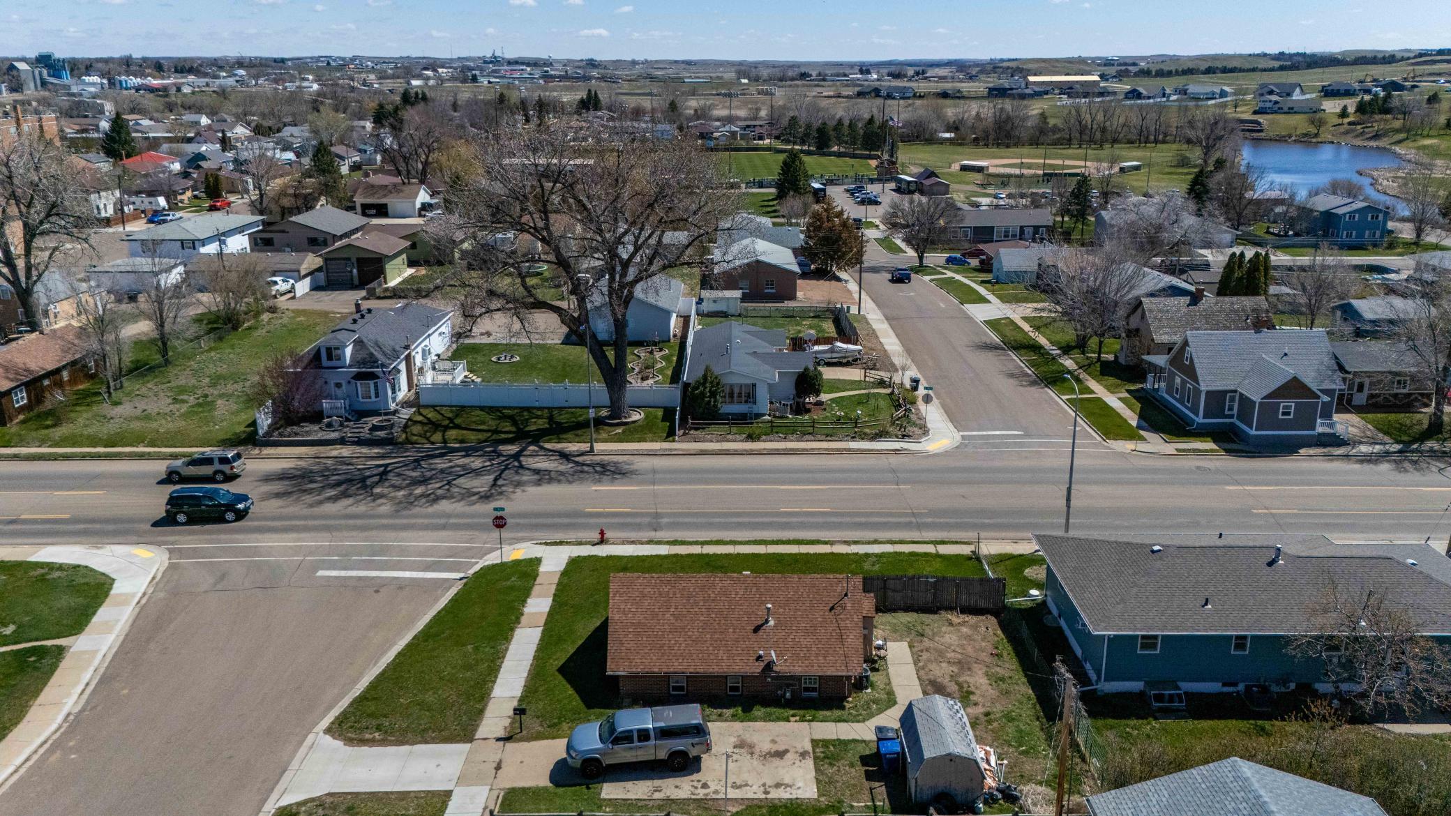 11 6th Avenue W Property Photo 28