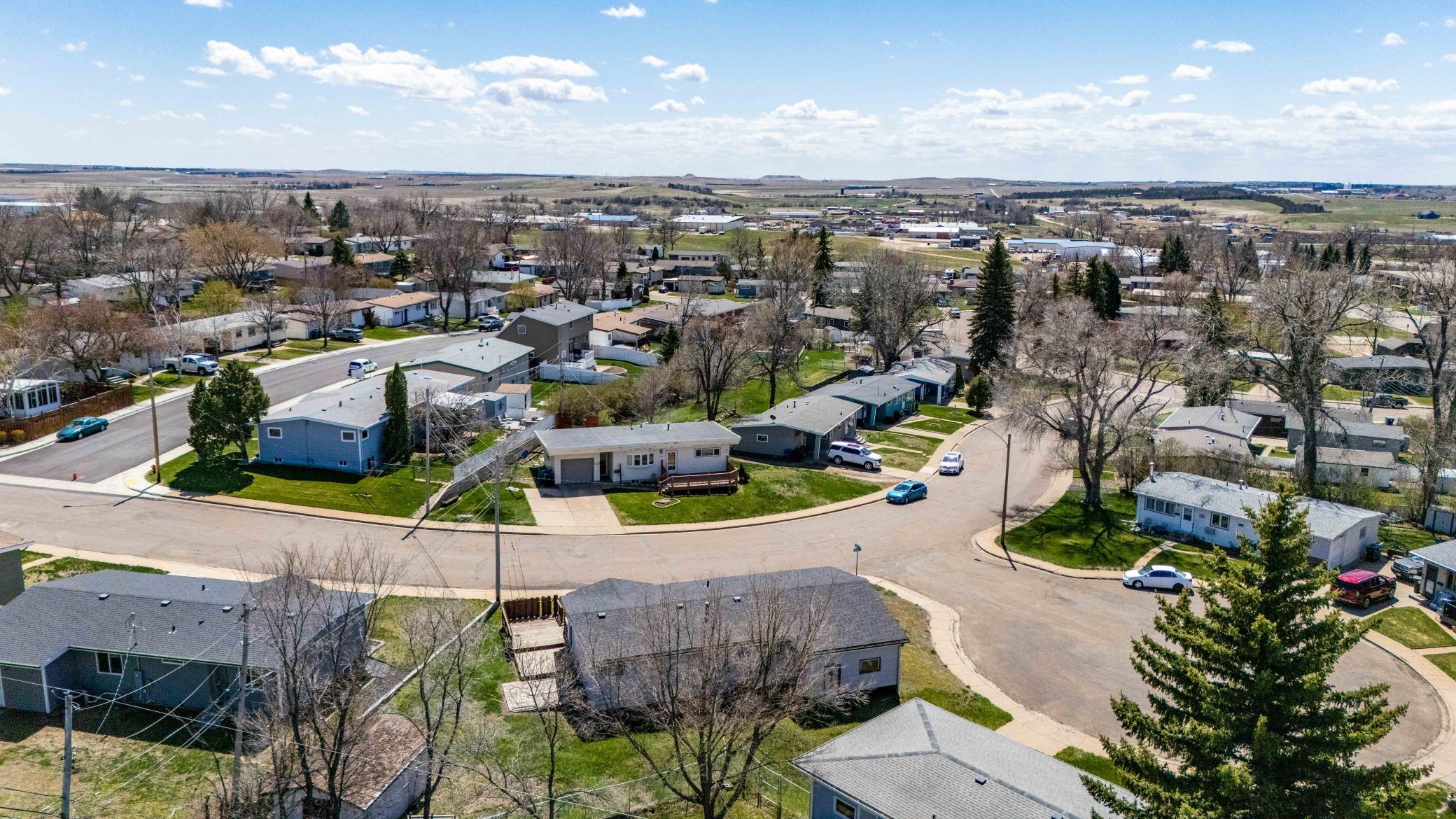 11 6th Avenue W Property Photo 37