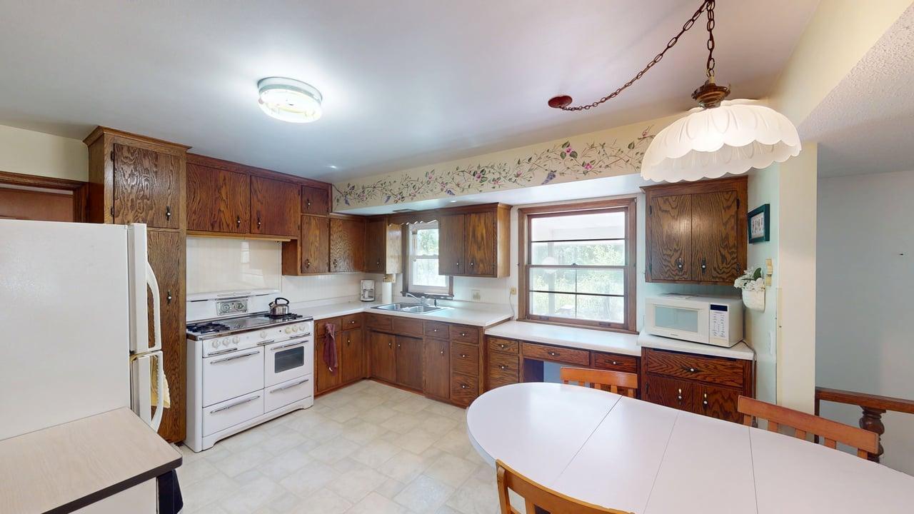 1206 Bunker Lake Boulevard Ne Property Photo 5