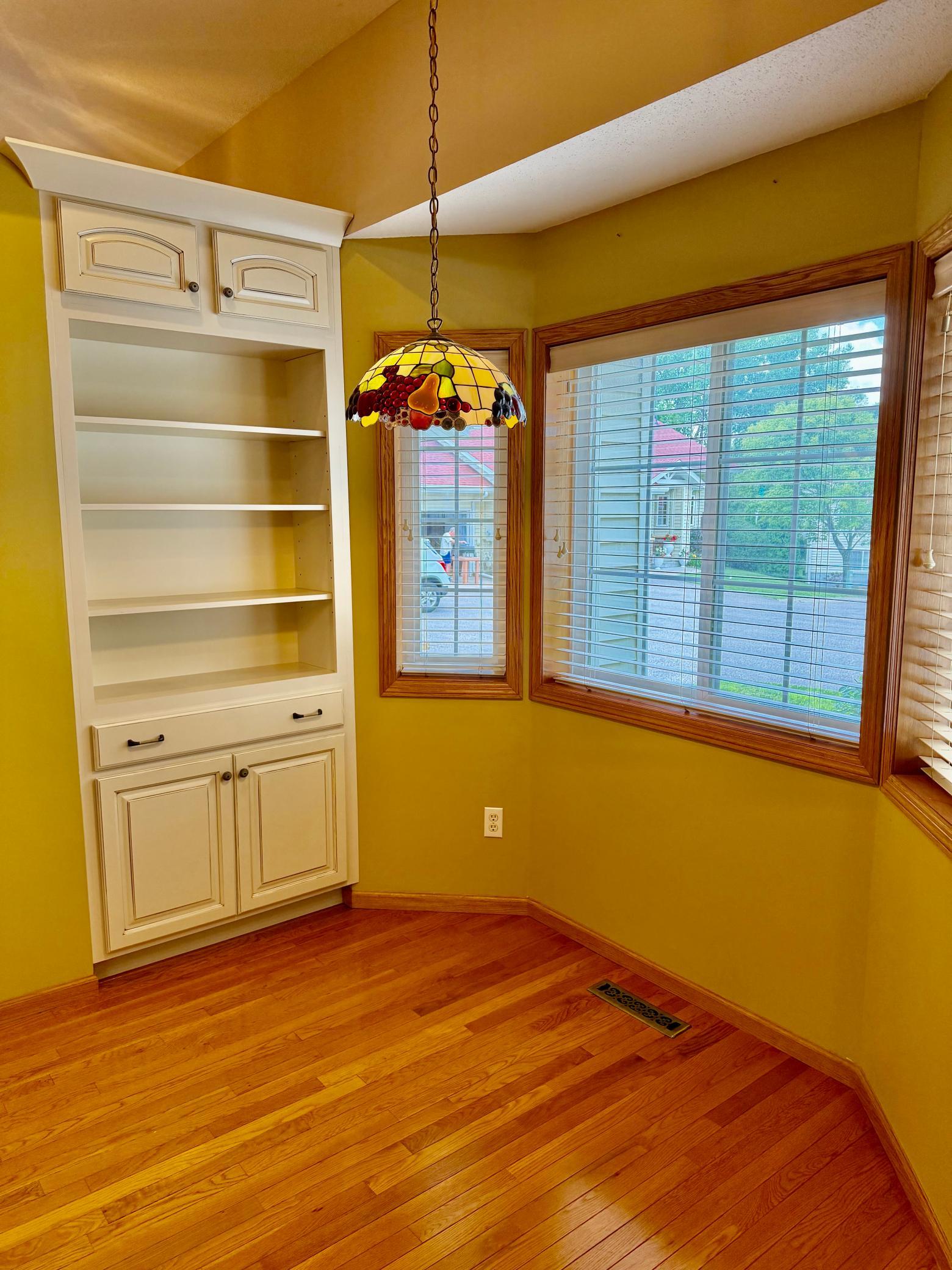 736 E Nicollet Boulevard Property Photo 5