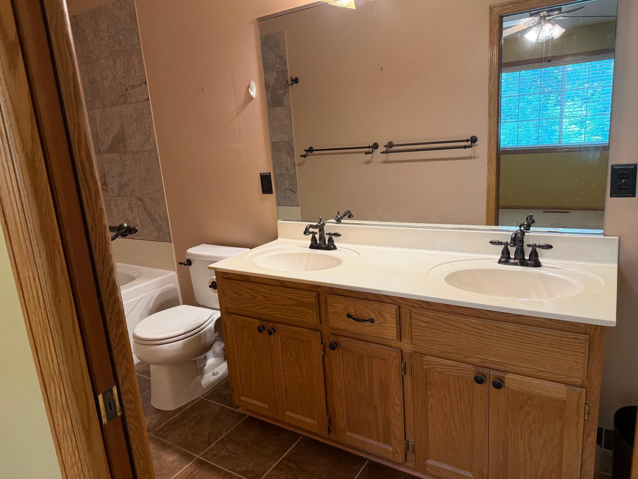 736 E Nicollet Boulevard Property Photo 17