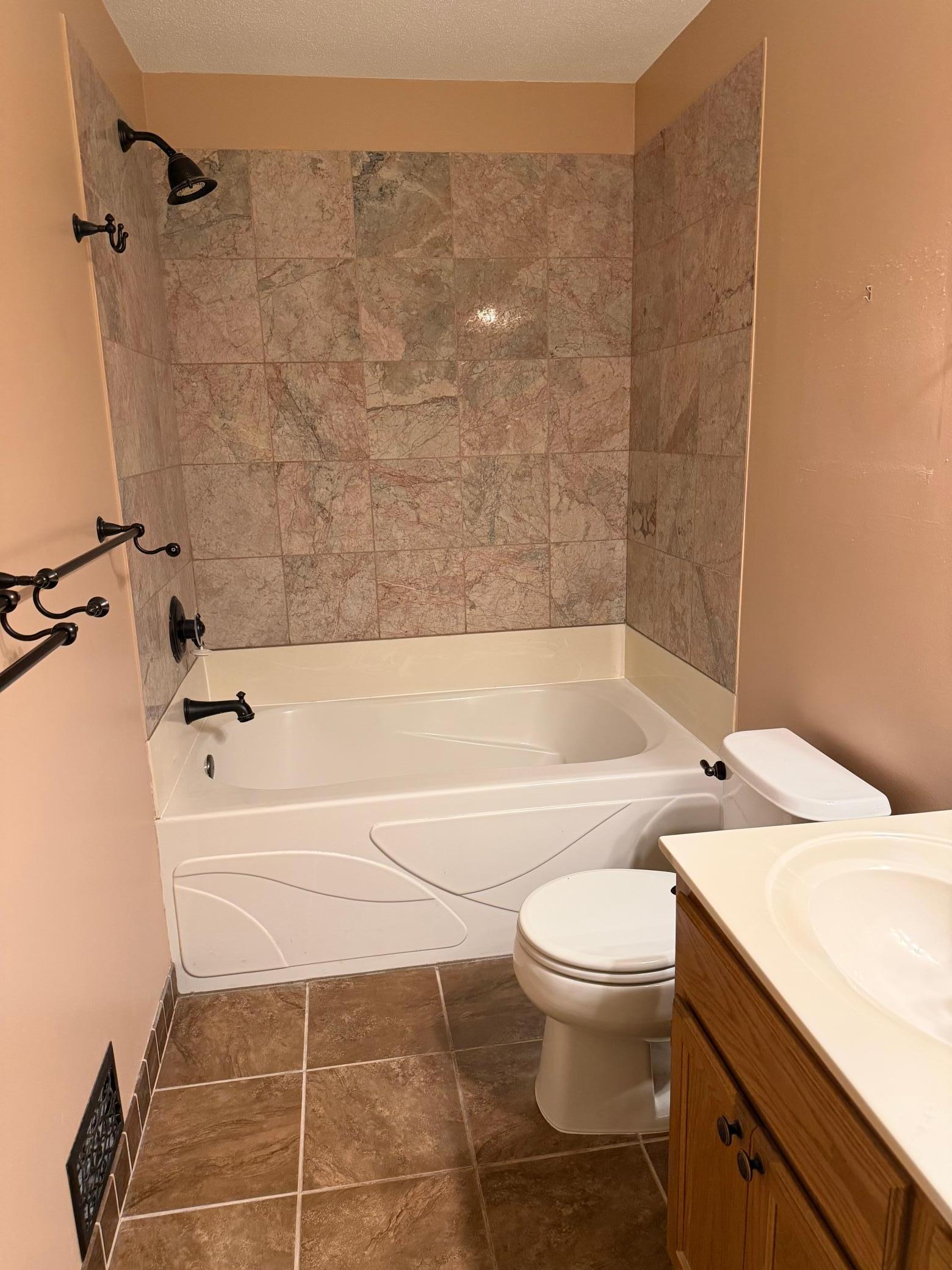736 E Nicollet Boulevard Property Photo 19
