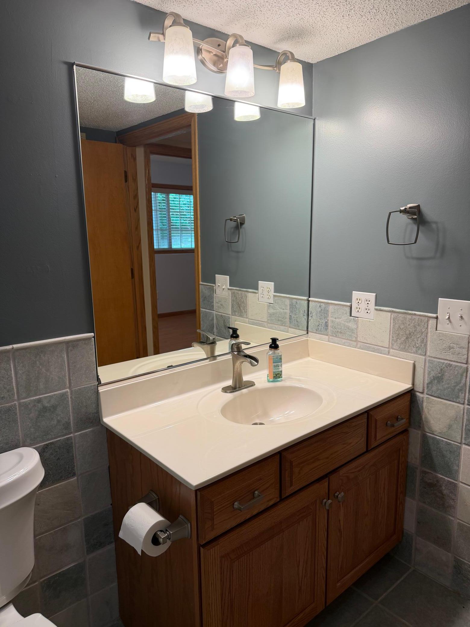 736 E Nicollet Boulevard Property Photo 20