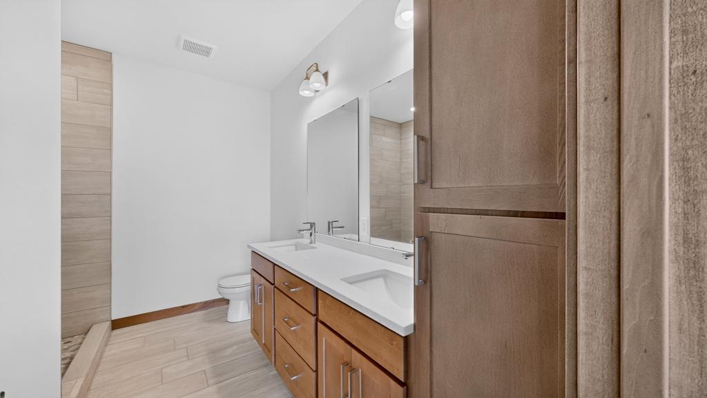 1693 Cherry Street E Property Photo 11