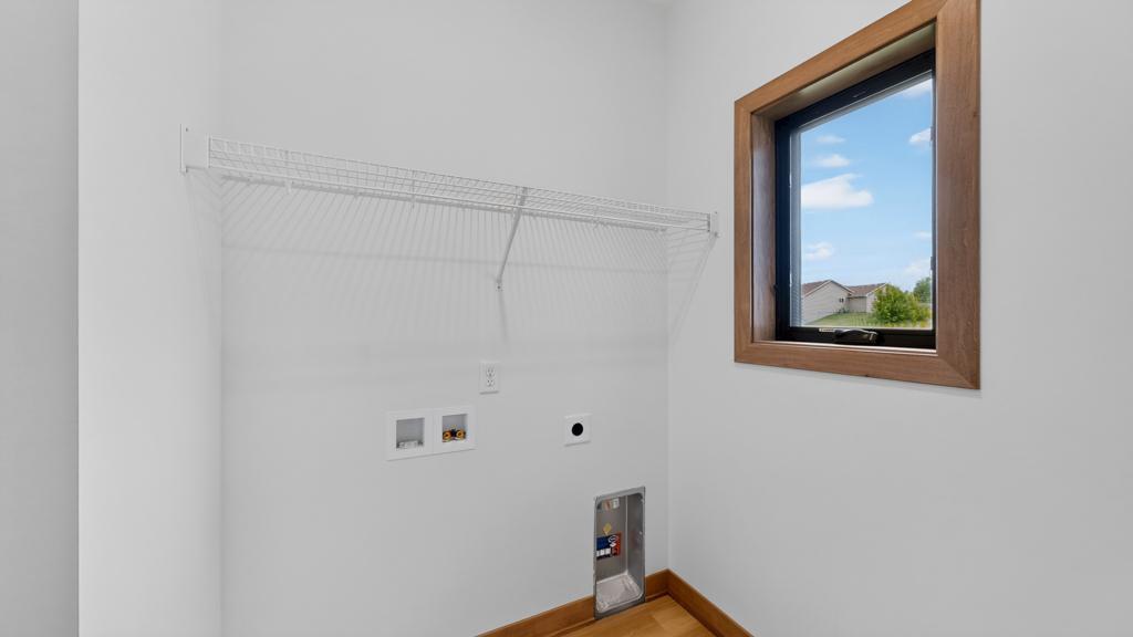 1693 Cherry Street E Property Photo 27