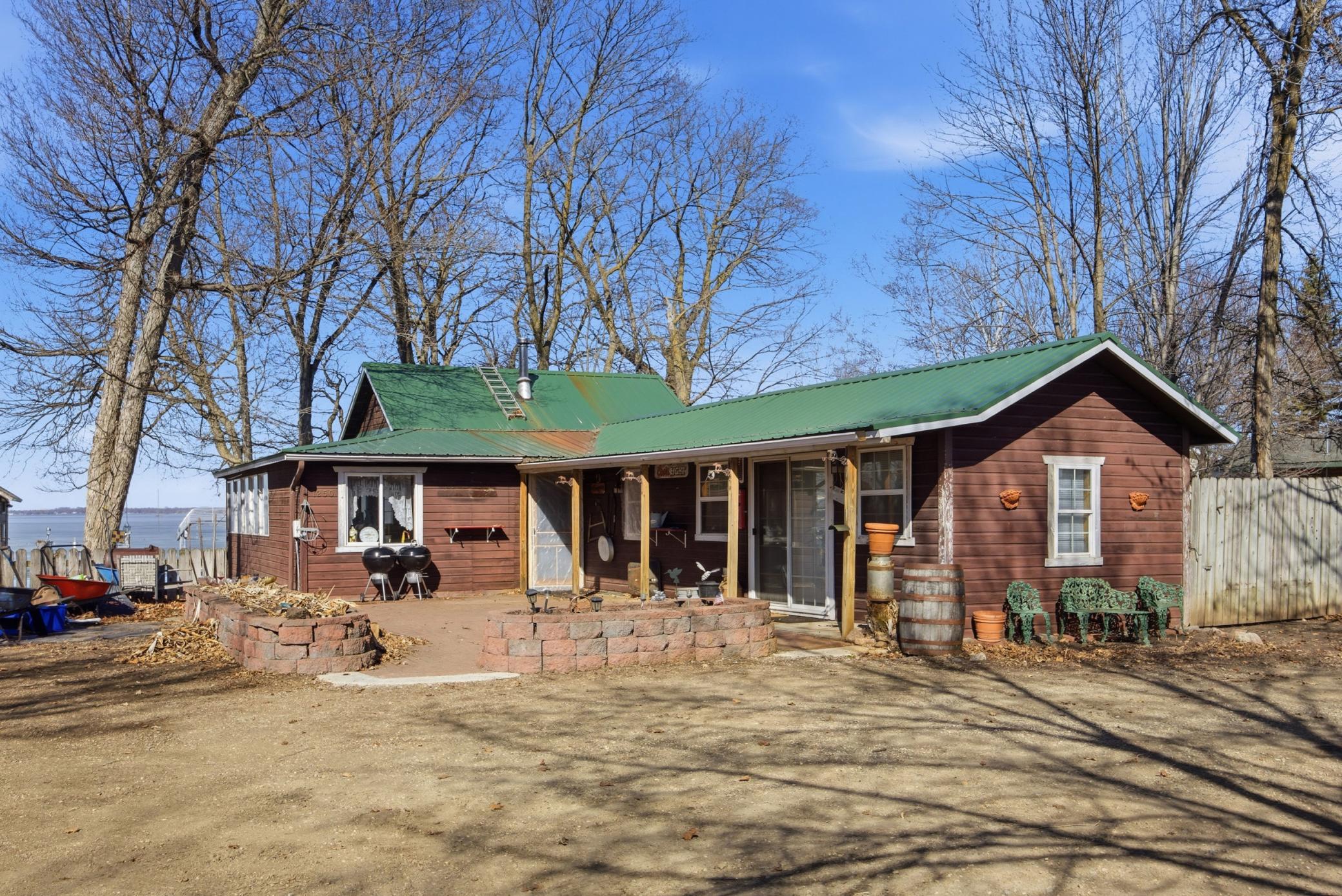 1250 E Shore Drive Property Photo 3