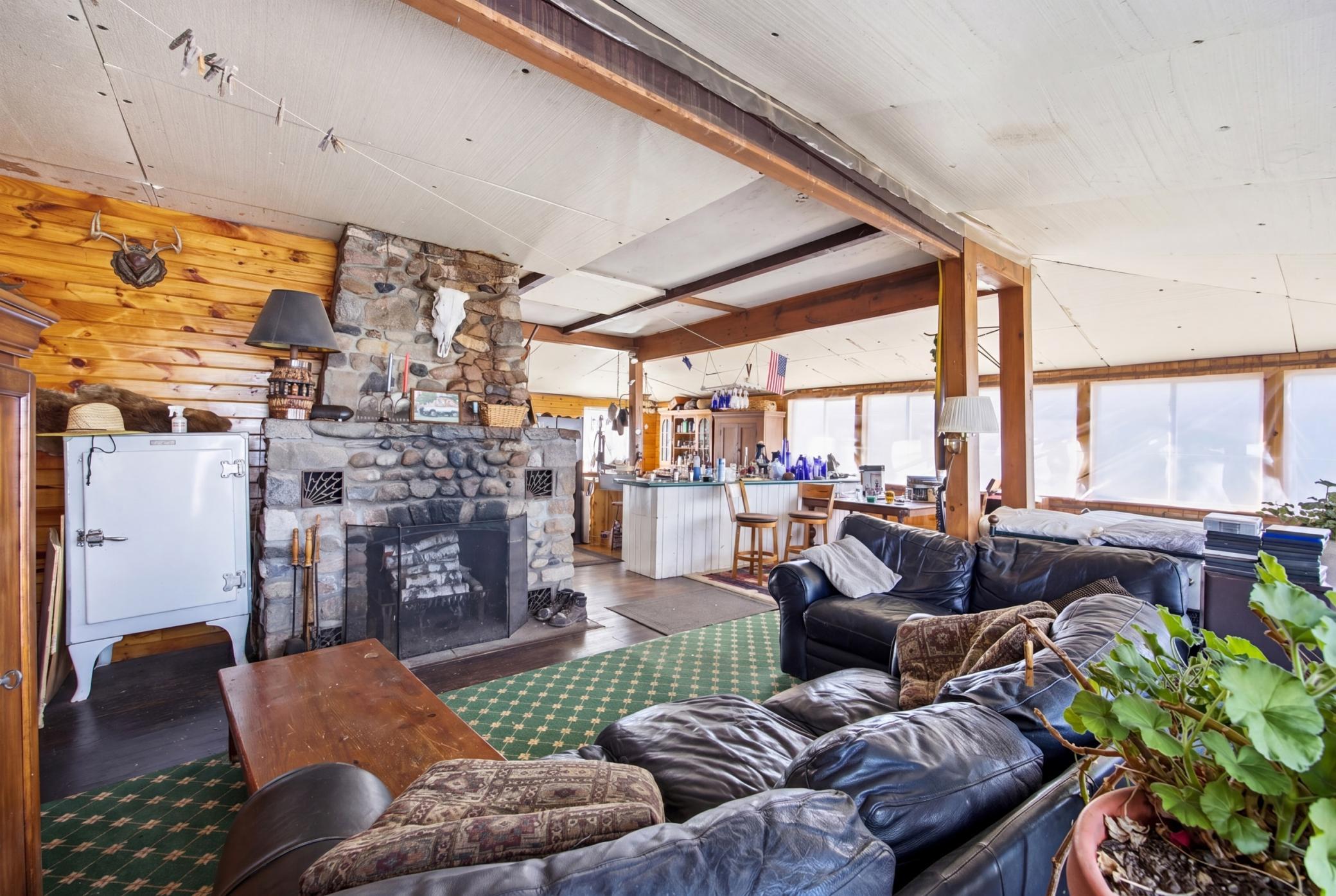 1250 E Shore Drive Property Photo 4